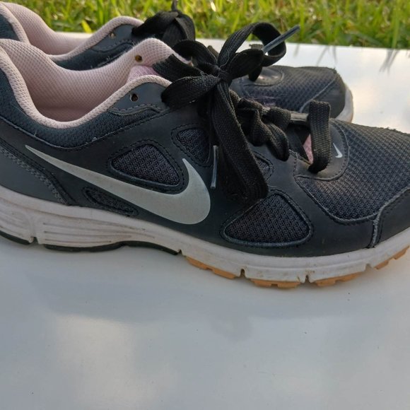 Nike Women's Revolution size 7 black pink Grade School kids - Picture 6 of 11